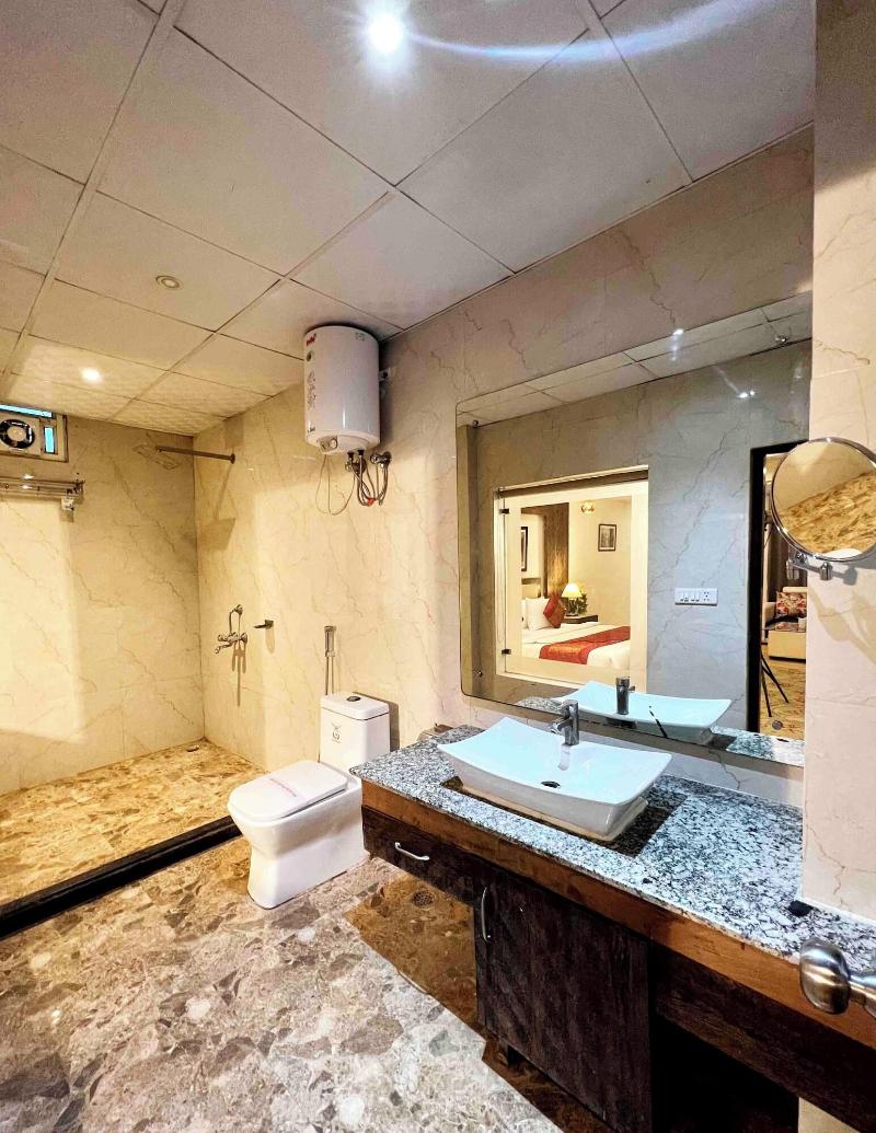 Hotel The Grand Shoba image