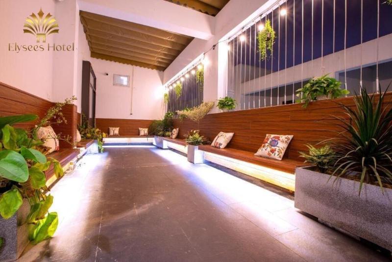 Elysees Hotel image