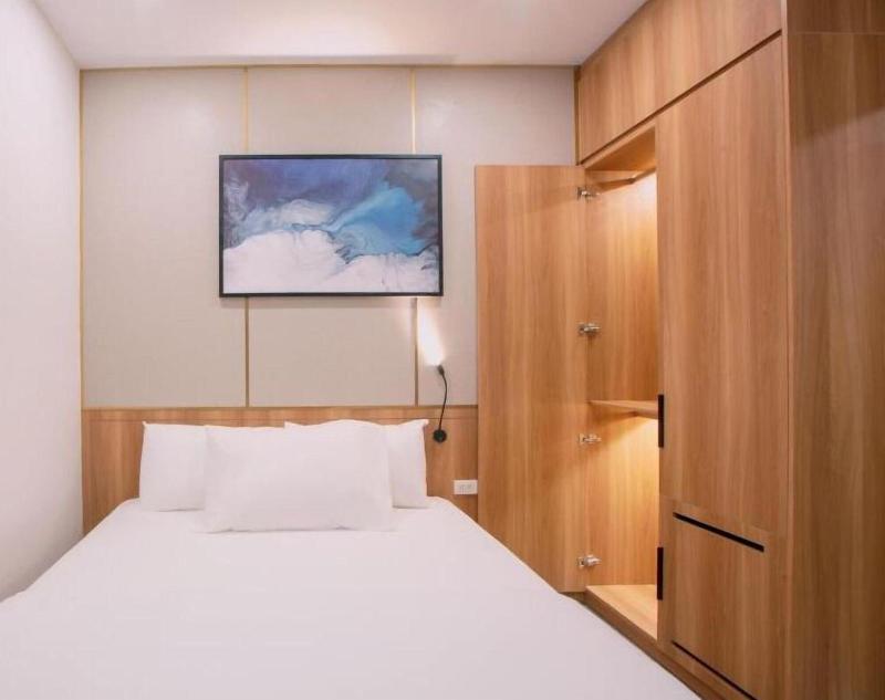 Elysees Hotel image