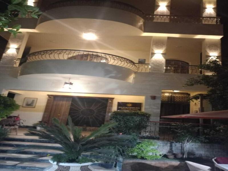 Sol Pyramid Inn image