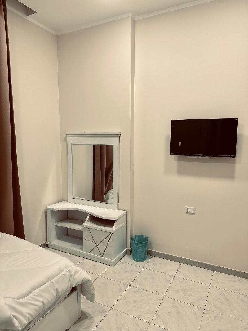Cairo Crown Hotel image