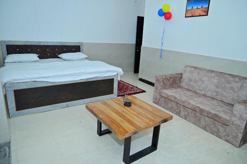 Hotel Red Inn image