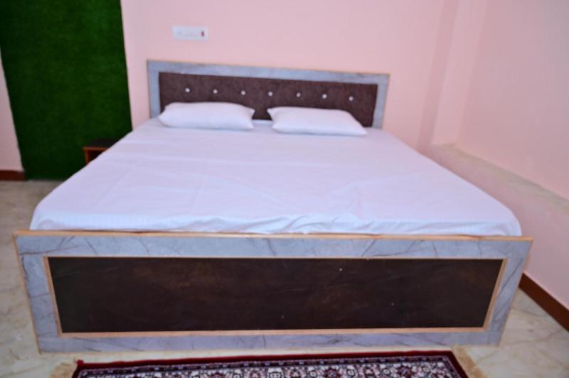Hotel Red Inn image