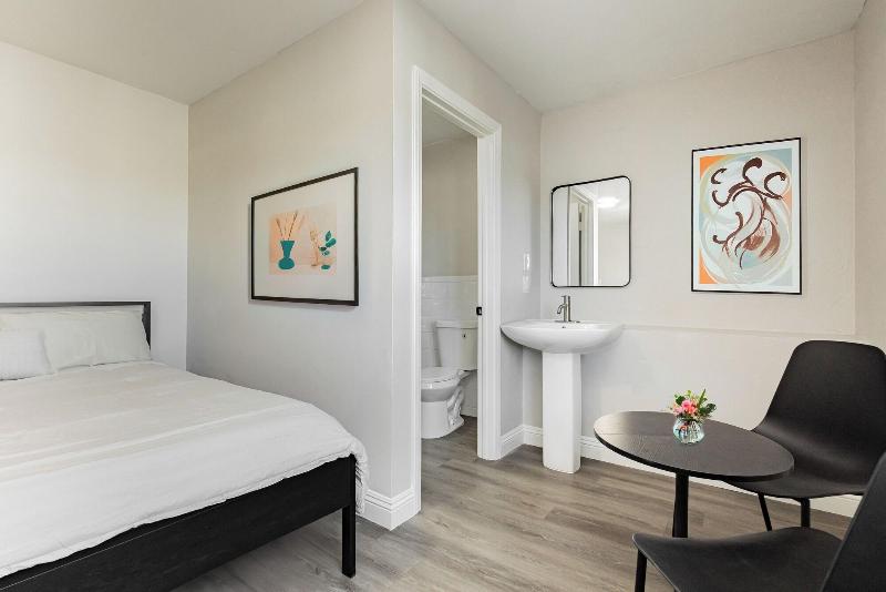 G Hotel image