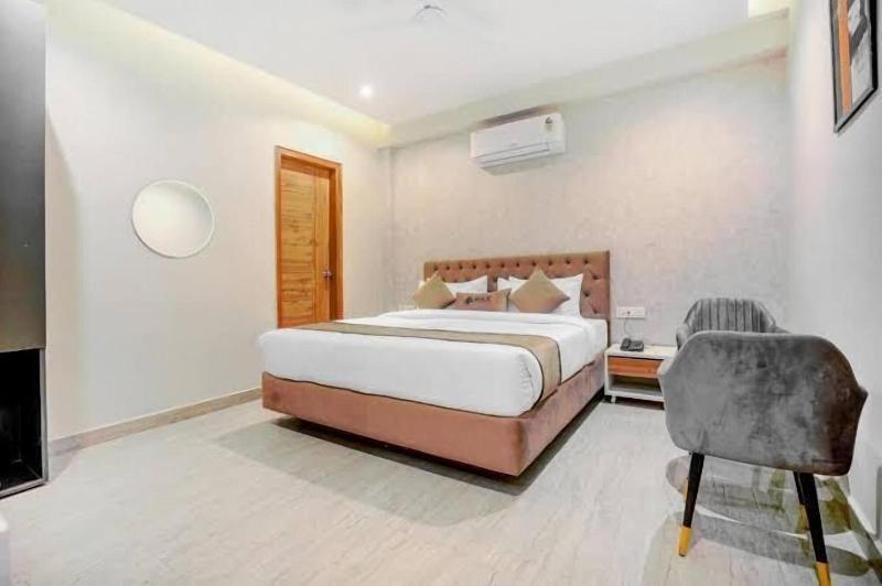 Pax Hotel Ak Continental image