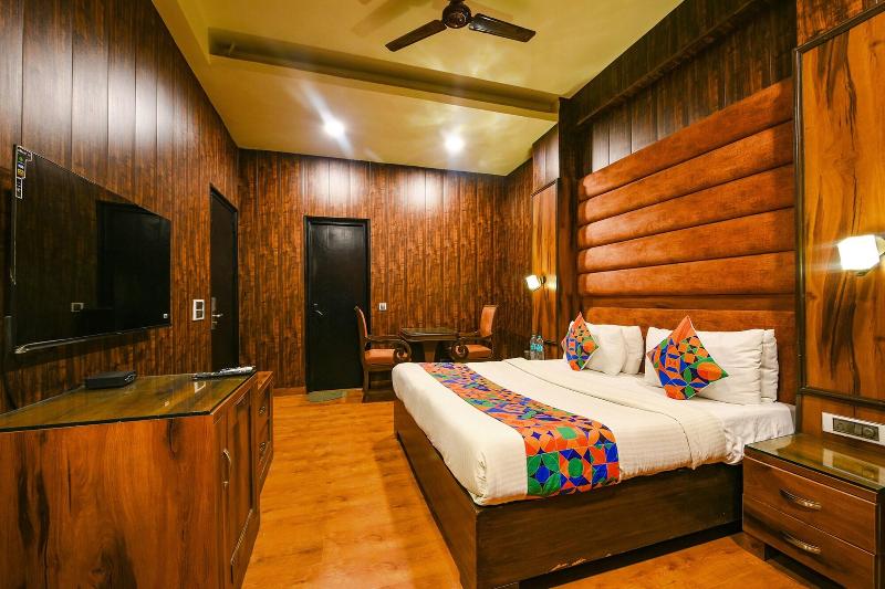 Fabhotel Bharat Continental image