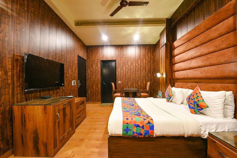 Fabhotel Bharat Continental image