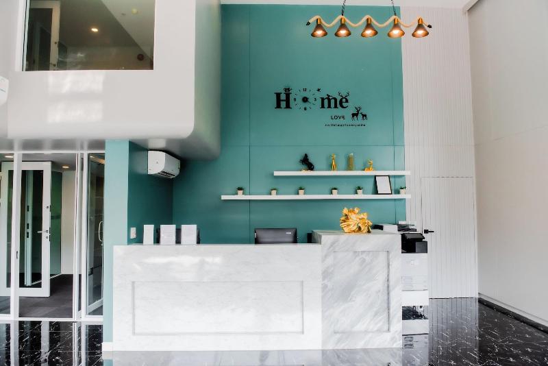 The Rizin Hotel Phratumnak image