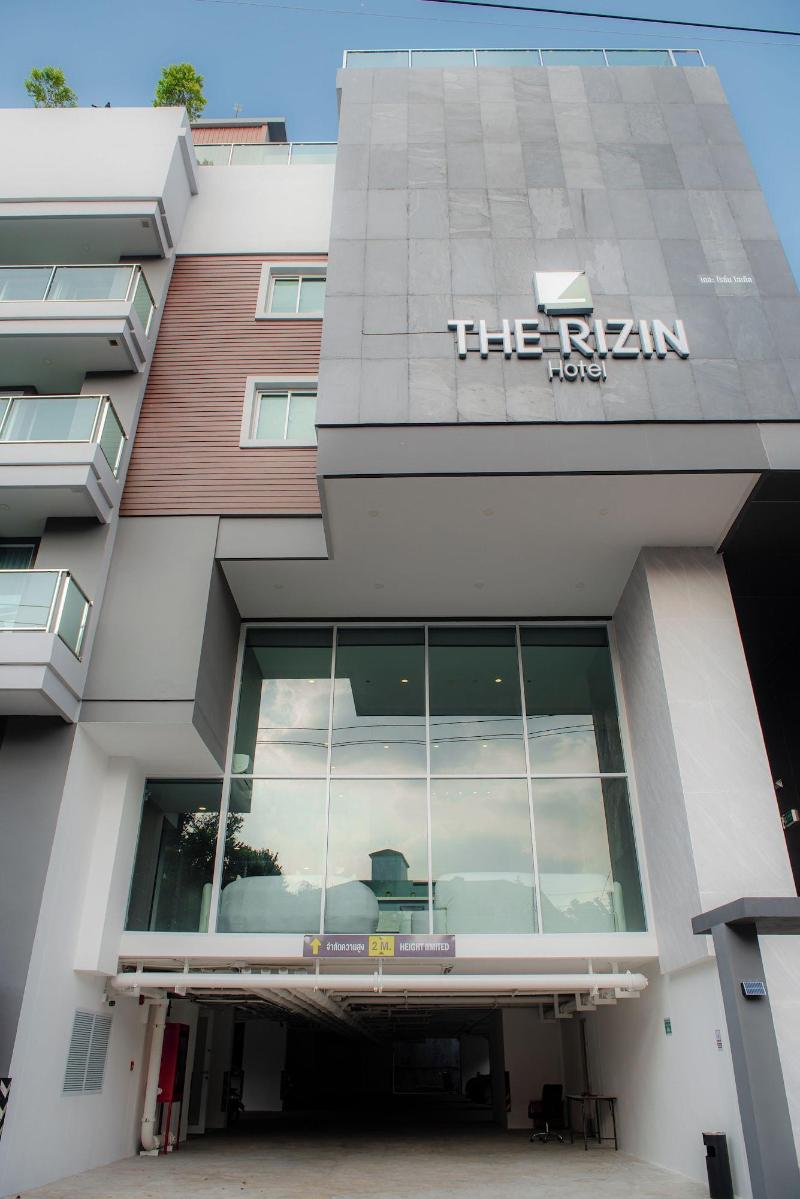 The Rizin Hotel Phratumnak image