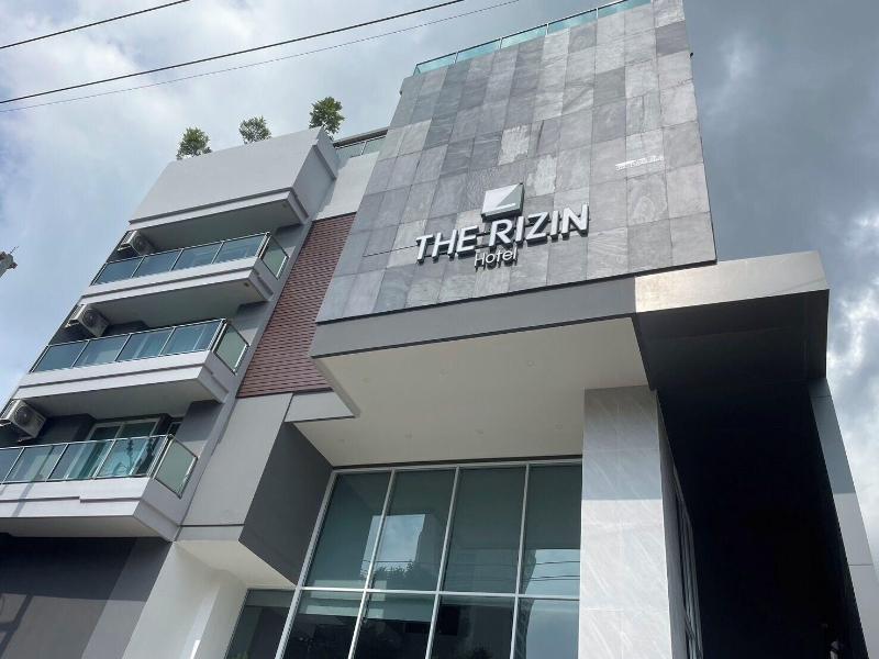 The Rizin Hotel Phratumnak image