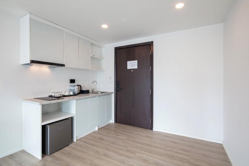 The Rizin Hotel Phratumnak image