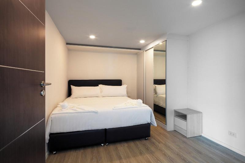 The Rizin Hotel Phratumnak image