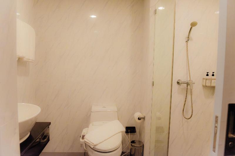 The Rizin Hotel Phratumnak image