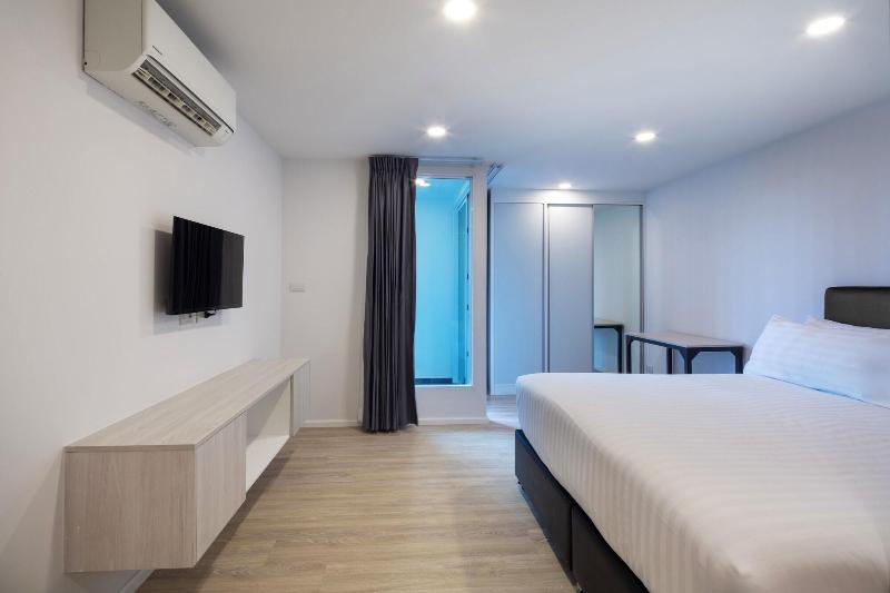 The Rizin Hotel Phratumnak image