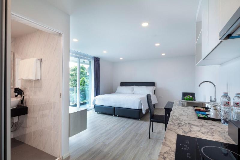 The Rizin Hotel Phratumnak image