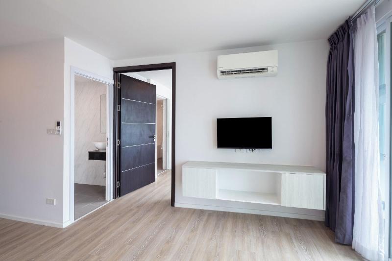 The Rizin Hotel Phratumnak image