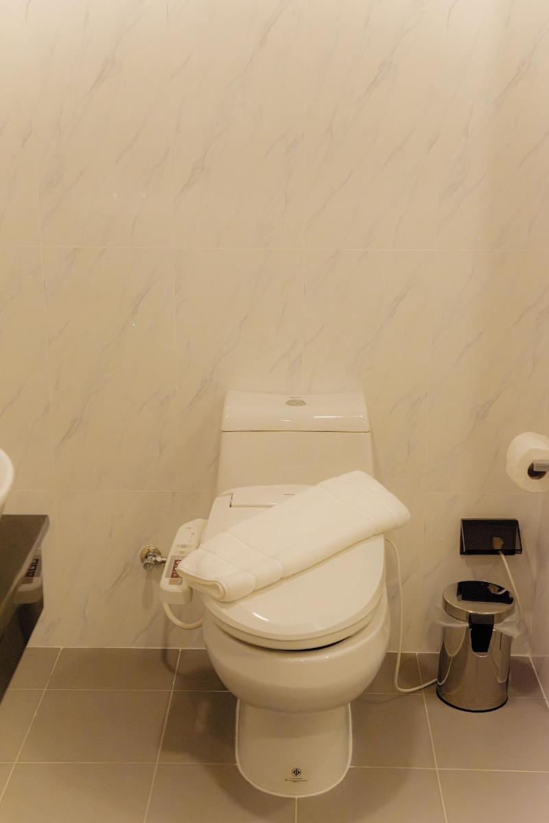 The Rizin Hotel Phratumnak image