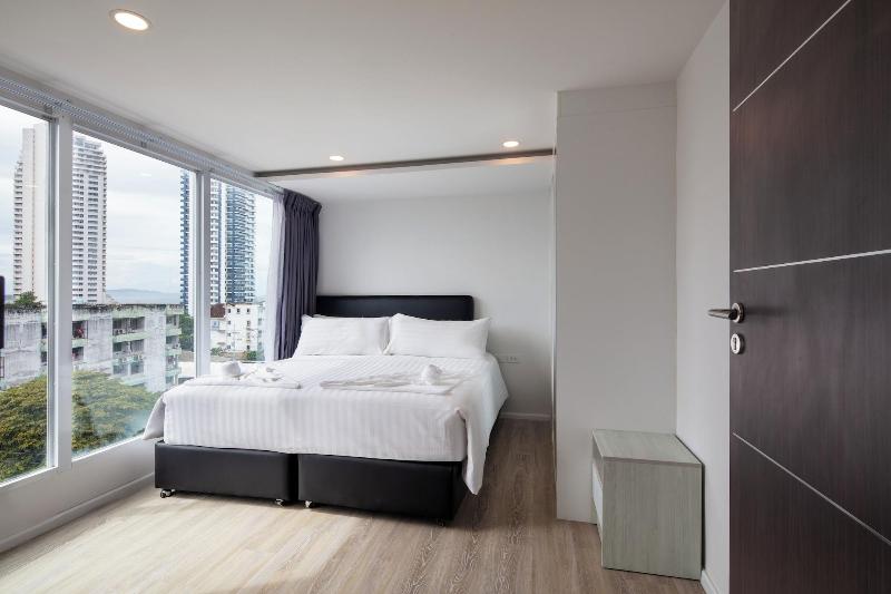 The Rizin Hotel Phratumnak image
