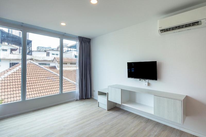 The Rizin Hotel Phratumnak image