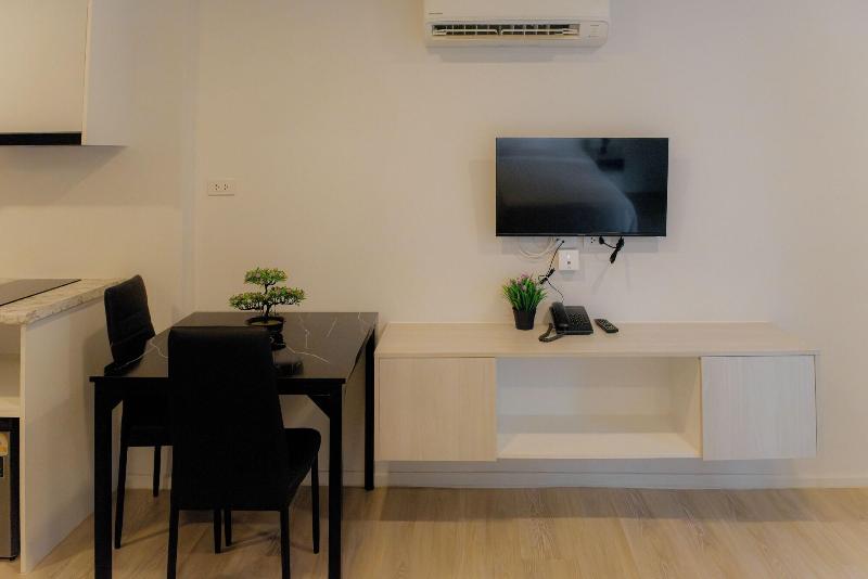 The Rizin Hotel Phratumnak image