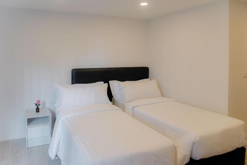 The Rizin Hotel Phratumnak image