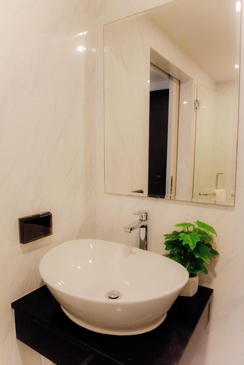 The Rizin Hotel Phratumnak image