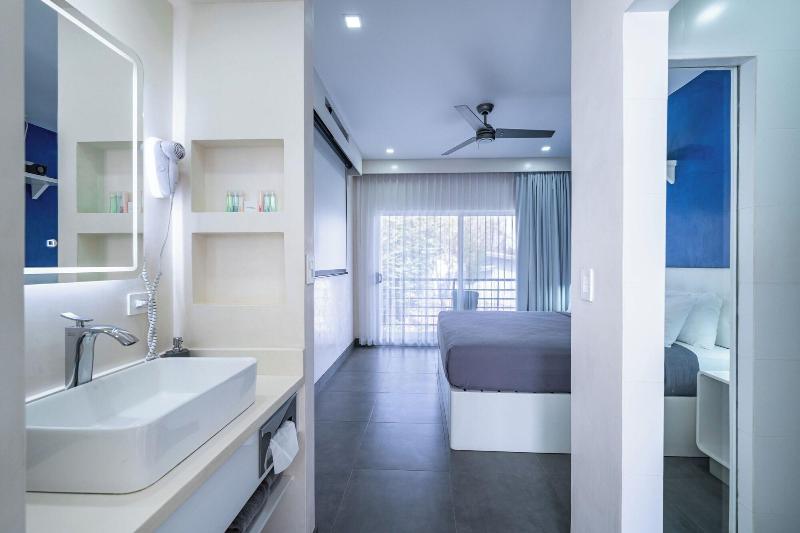 Wet Hotel image