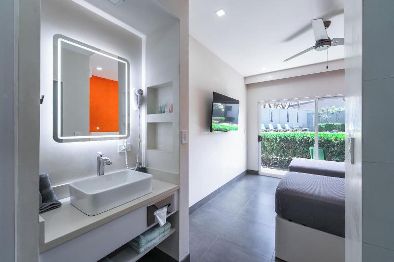 Wet Hotel image