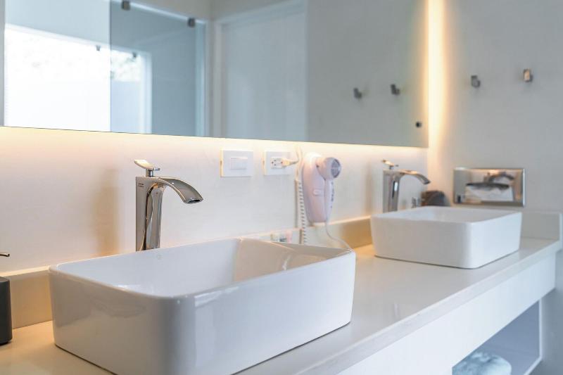 Wet Hotel image