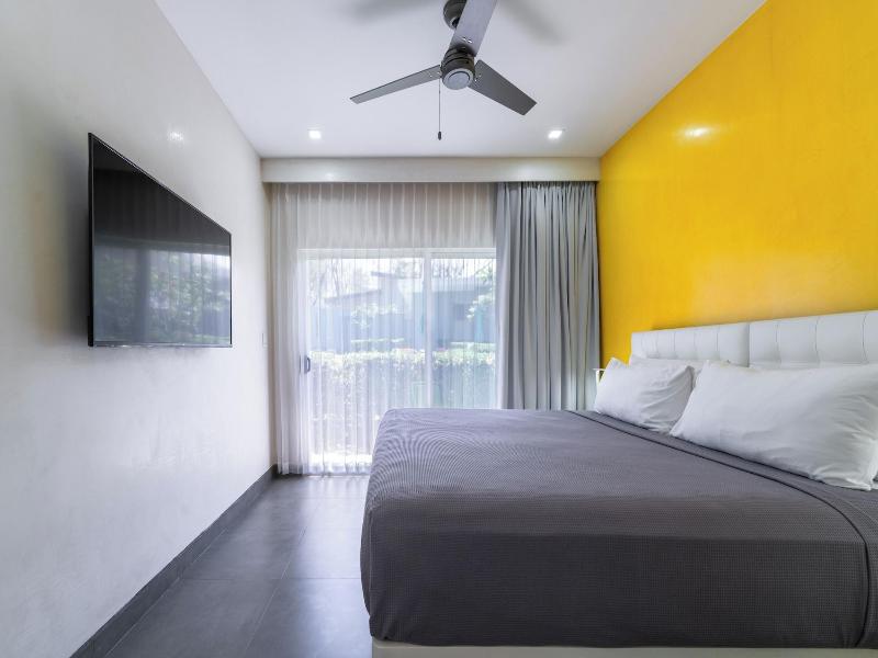 Wet Hotel image
