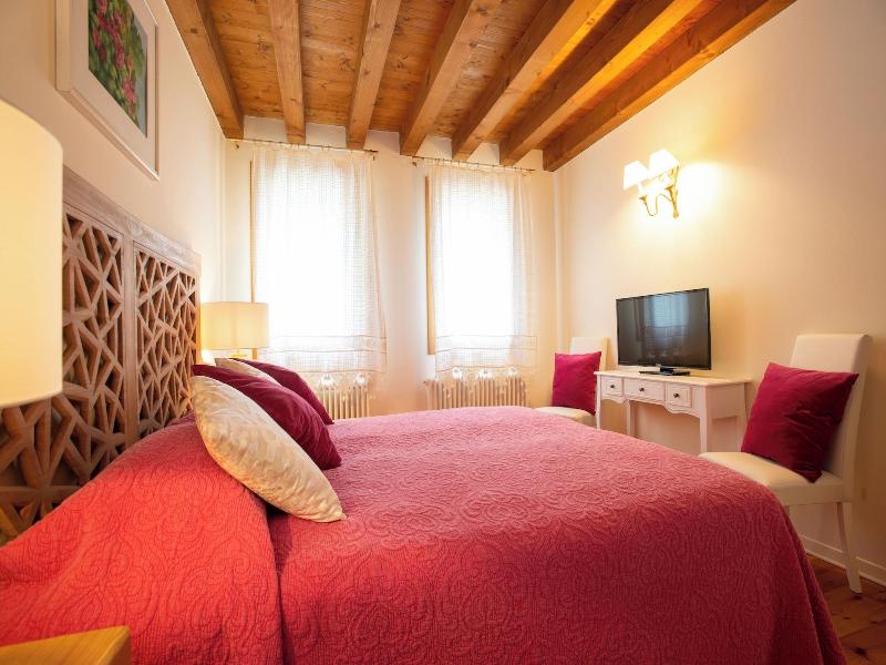 Tenuta Castagnera image