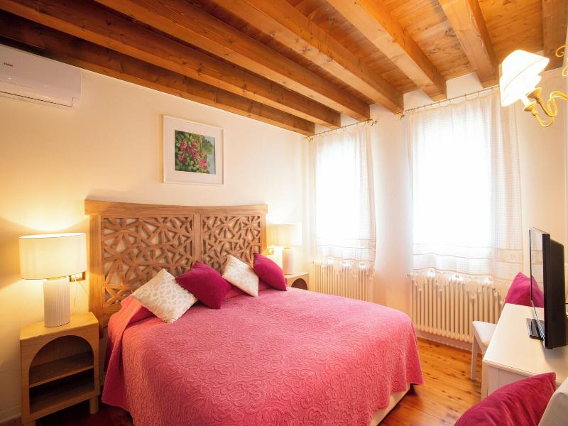 Tenuta Castagnera image