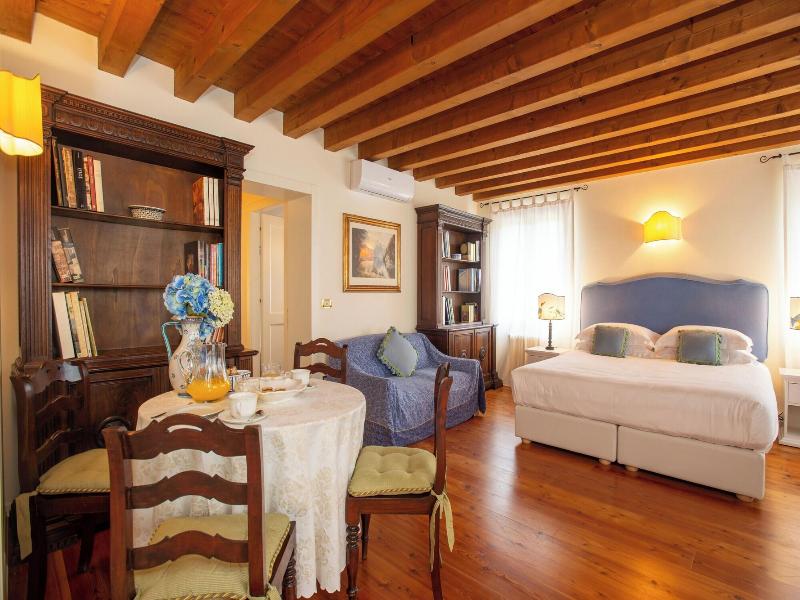 Tenuta Castagnera image