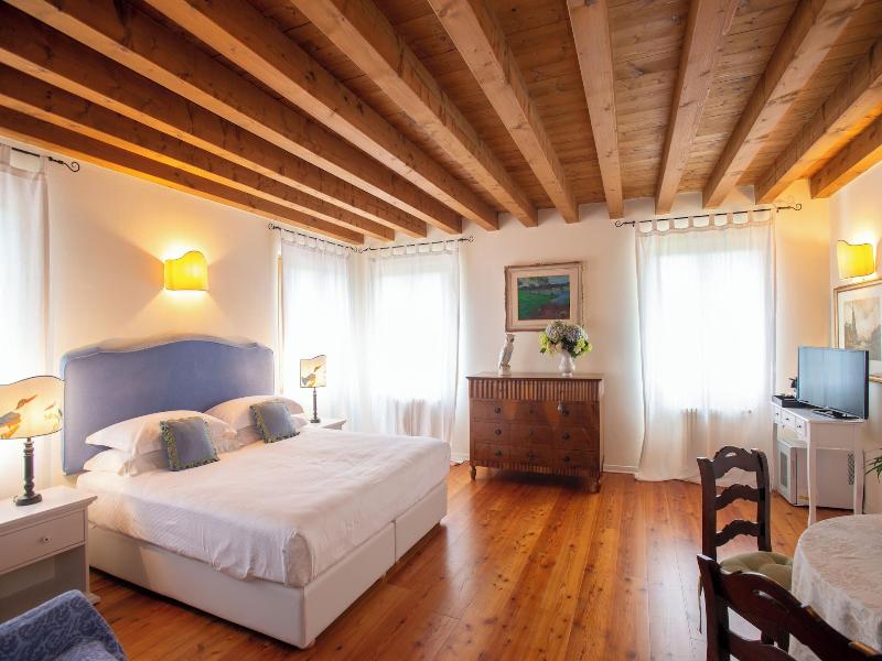Tenuta Castagnera image