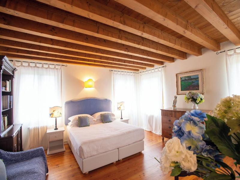 Tenuta Castagnera image