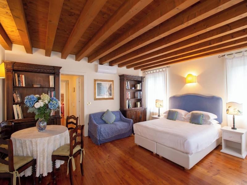 Tenuta Castagnera image
