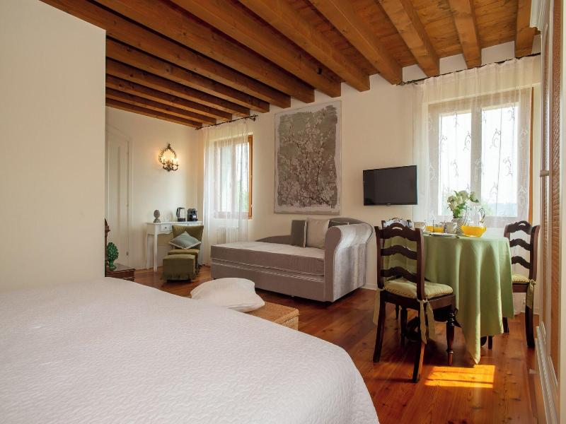 Tenuta Castagnera image