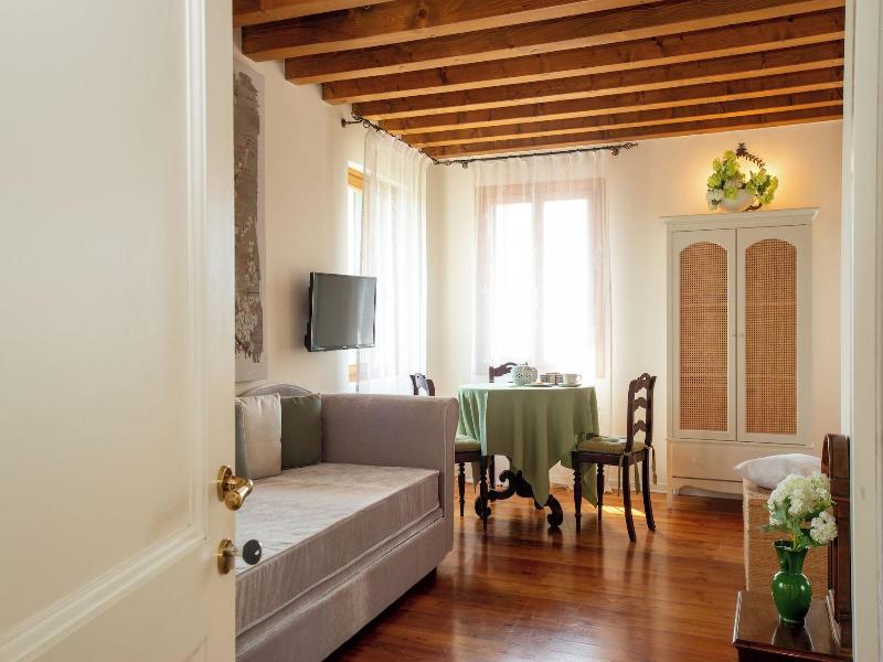Tenuta Castagnera image