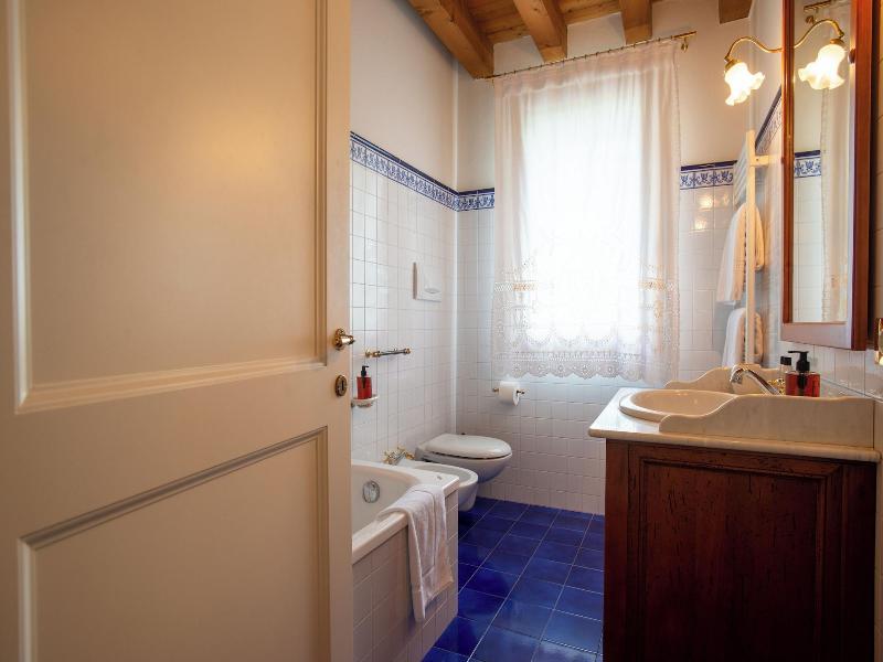 Tenuta Castagnera image