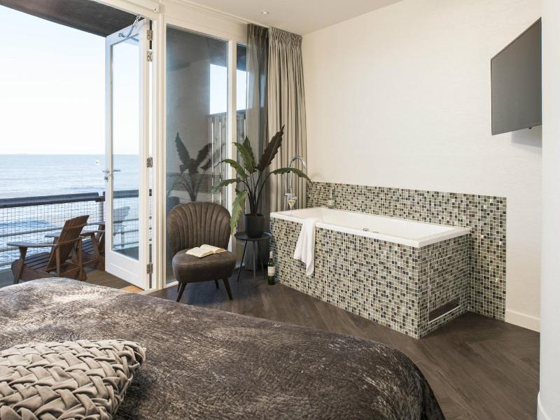 De Pier Suites image