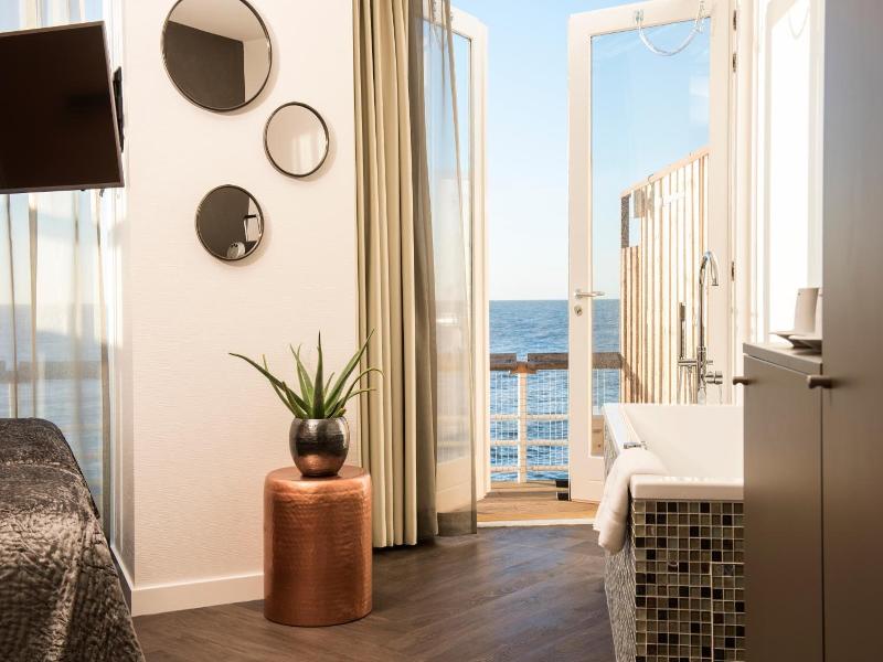 De Pier Suites image