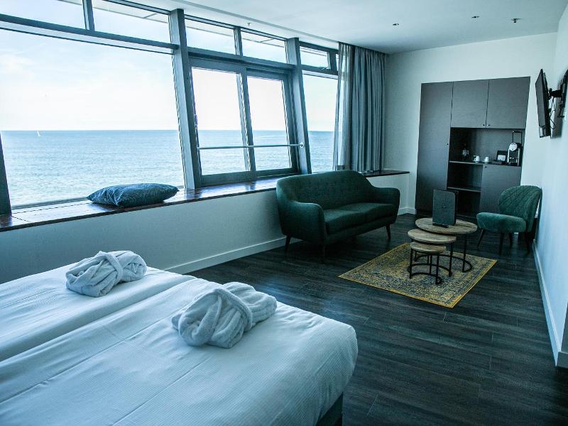 De Pier Suites image