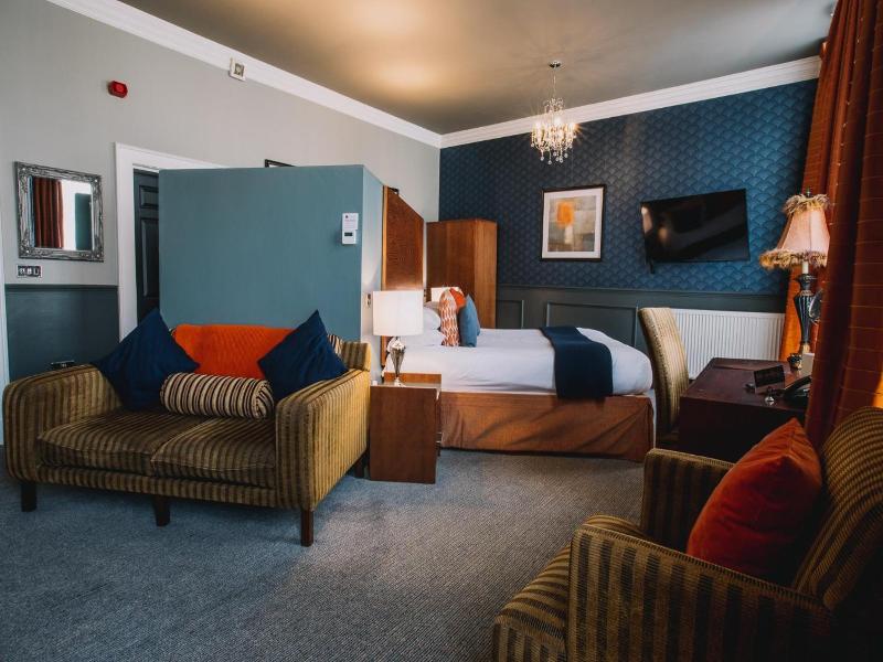The Sun Hotel Bar image