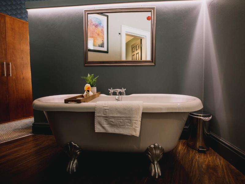 The Sun Hotel Bar image