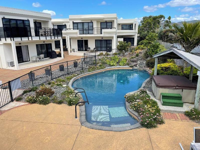 Ocean Breeze Resort Pauanui image