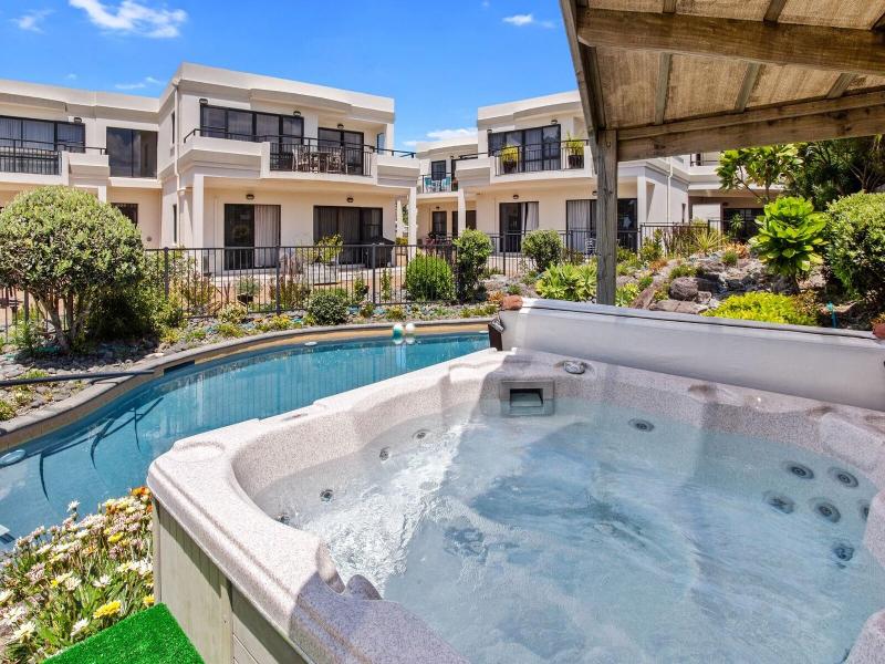 Ocean Breeze Resort Pauanui image