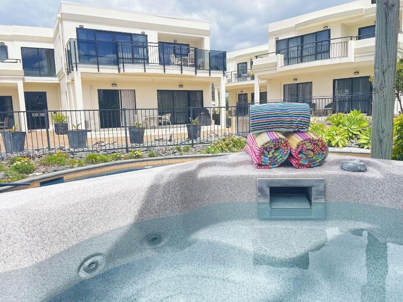 Ocean Breeze Resort Pauanui image