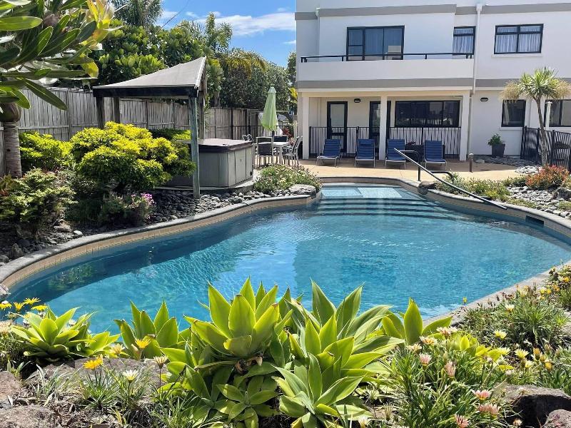 Ocean Breeze Resort Pauanui image