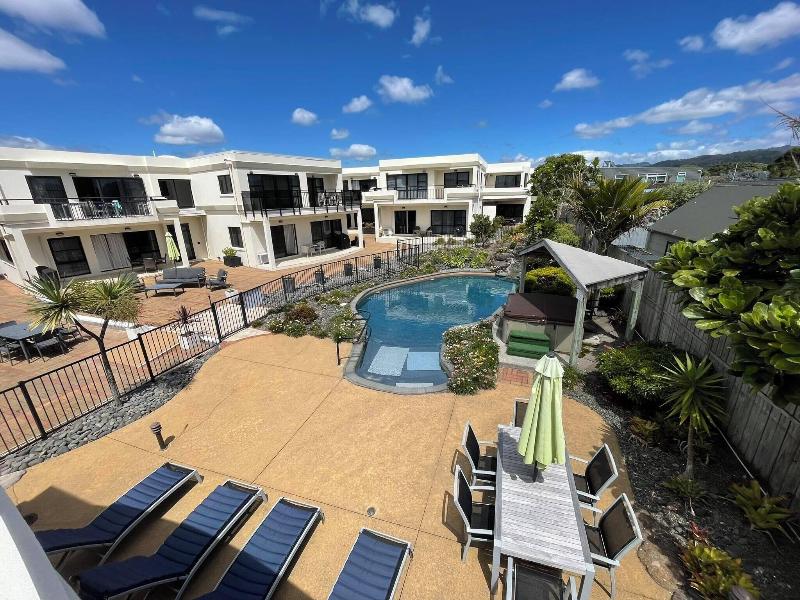 Ocean Breeze Resort Pauanui image