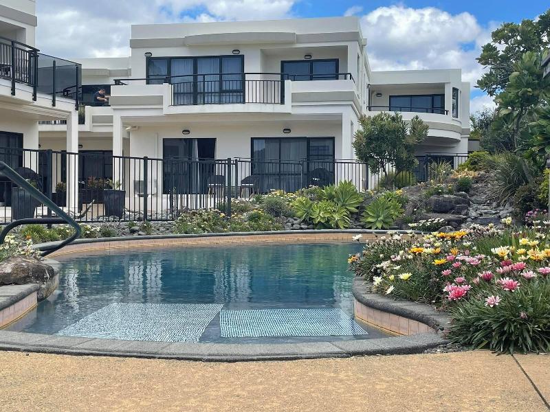 Ocean Breeze Resort Pauanui image